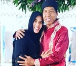 Kiwil Peluk Mesra Rohimah Saat Kondangan