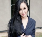 Denise ternyata bisa tampil anggun