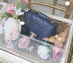 Tas Chanel berwarna Navy 