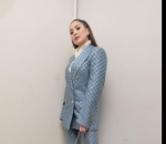 Setelan dengan warna yang elegan