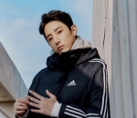 Lee Soo Hyuk Makin Keren Saat Gunakan Jaket dari <i>brand</i> Adidas