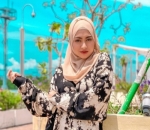 Nathalie Holscher Gunakan Baju Tie-Dye Kekinian