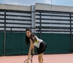 Tetap Feminin Meski Sedang Bermain Tenis