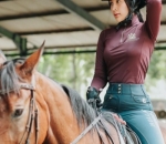 Potret Cantik Saat Berkuda