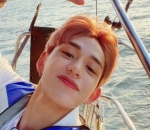 Potret Bahagia <i>Selfie</i> di Laut