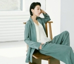 Tampilan <i>Swag</i> Kim Seo Hyung Dengan Setelan Jas