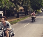 Naik Motor Matic Di Jalan Tanpa Helm