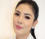 Senyum anggun nindy