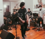 Memiliki Suara Yang Indah