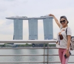 Dinar Candy Bergaya simpel namun tetap terlihat enerjik