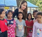 Bersahabat dengan anak yayasan sosial