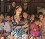 Kebahagiaan saat bermain dengan anak-anak sumba