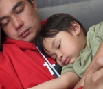 <i>Like father like son</i>, Kiano dan Baim mirip banget pas merem