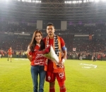 bepe dan dewi Pamer kemesraaan di lapangan bola