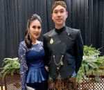 Kompakan pakai baju adat jawa, bikin pangling