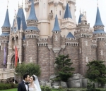 Potret bahagia saat menikah di Disneyland Jepang