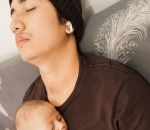 Momen lucu saat ketiduran barengan