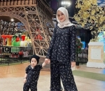 Kenakan <i>Outfit</i> Kembar