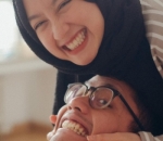 Menikmati Momen Bersama