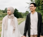 Tak Sungkan Tunjukkan Kemesraan