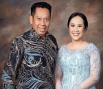 Tukul dampingi Novita saat Wisuda