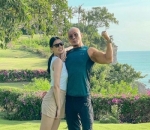 Miliki momen lawak saat liburan di pantai