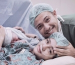 Momen haru saat lahiran <i>baby</i> kazeem