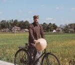 Gaya bersepeda dan pakaian adat 