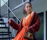 Enerjik dengan <i>outfit chic colorful</i> 