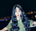 Kece dengan rambut biru