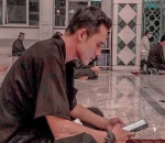 Momen i'tikaf di masjid