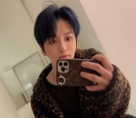 <i>Mirror selfie</i> super <i>uwu</i>