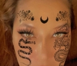 Potret dengan wajah penuh 'tato'