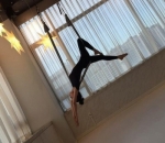 Menekuni yoga 