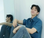Pamer Senyum Manis