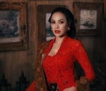Elegan dengan Kebaya 
