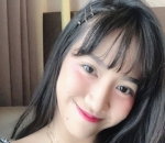 Imut dengan Poni Tengah