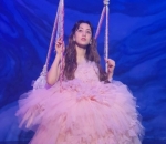 <i>Stunning</i> ala Princess 