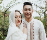 Pasangan penuh cinta dan saling support 