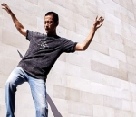 <i>Stunning</i> main skateboard