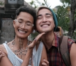 Pamer senyum lebar, hempas komentar miring 