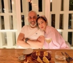 <i>Sweet</i> bareng suami 