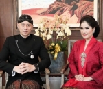 istri cantik dan setia dampingi suami