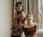 Potret bahagia di momen Tunangan 