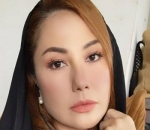 Tetap Cerah Dengan <i>Outfit</i> Gelap