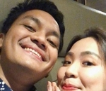 Momen manis saat pamer cincin usai lamaran 
