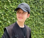 Tampil Cerah Dengan <i>Outfit</i> Gelap