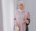 <i>outfit</i> anggun ke kondangan