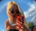 <i>Mirror Selfie</i> Unik