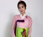 Anggun Dengan Hanbok